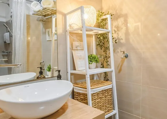 Japandi Aesthetic, Staycation, Free Netflix, Near Naia&moa *